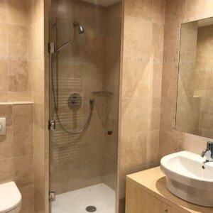 dangrita-stiklas-apdirbimas-grudintas-vonios-kambarys-dusas-durys-gamyba-montavimas-0001