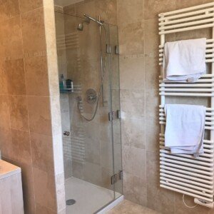 dangrita-stiklas-apdirbimas-grudintas-vonios-kambarys-dusas-durys-varstomos-gamyba-montavimas-0002