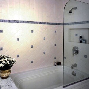 dangrita-stiklas-vonia-kambarys-atitvara-gamyba-montavimas-2048-0007a