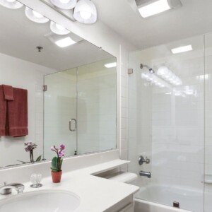 dangrita-veidrodis-skaidrus-gaminiai-interjeras-vonios-kambarys-gamyba-montavimas-2200sld02477