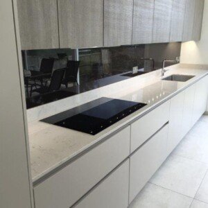 mdglass-dangrita-stiklas-virtuvinis-atitvara-stalvirsis-skaidrus-matinis-dazytas-7134