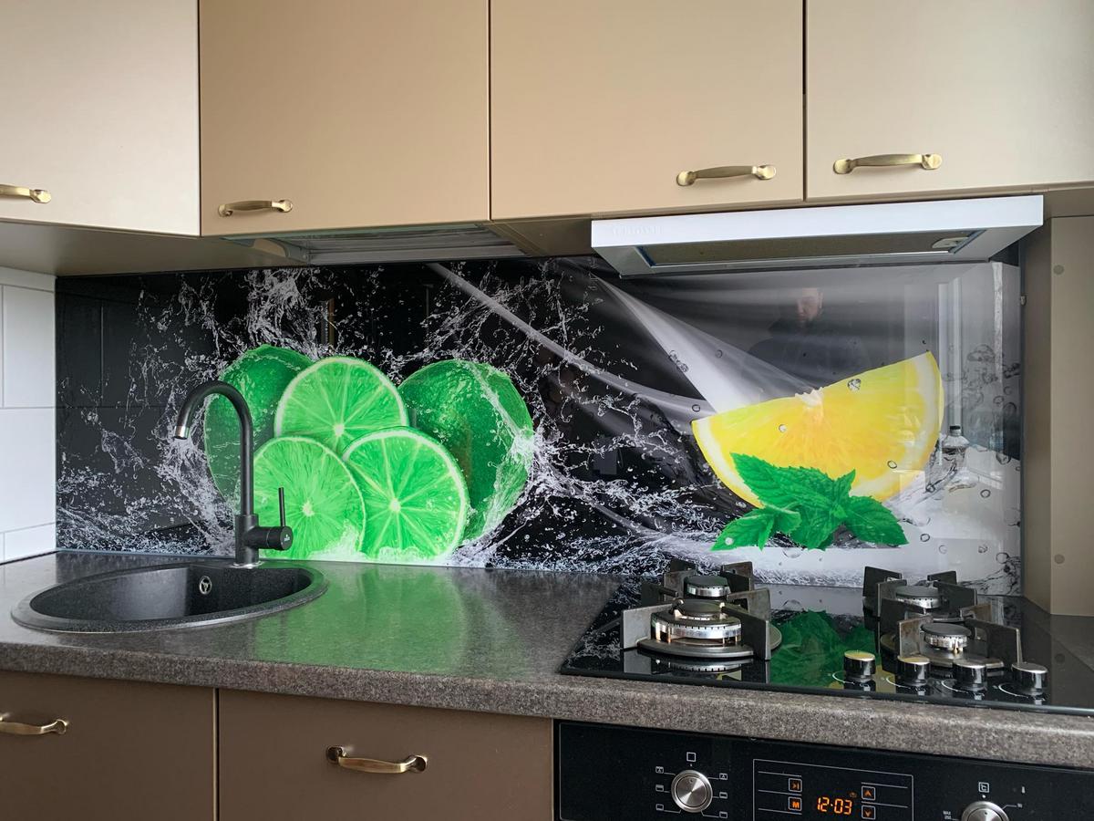 Кухонные стеклянные стенки