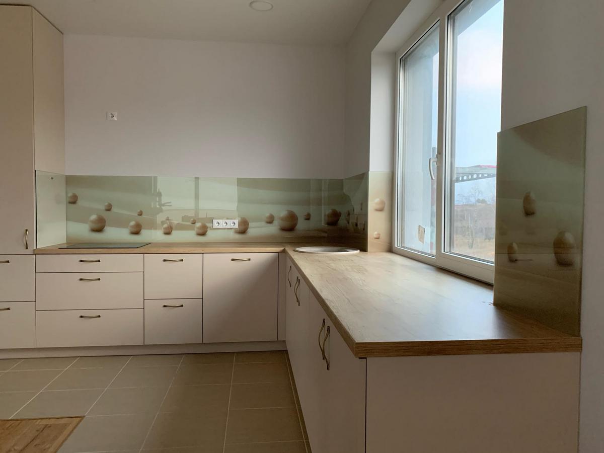 Кухонные стеклянные стенки